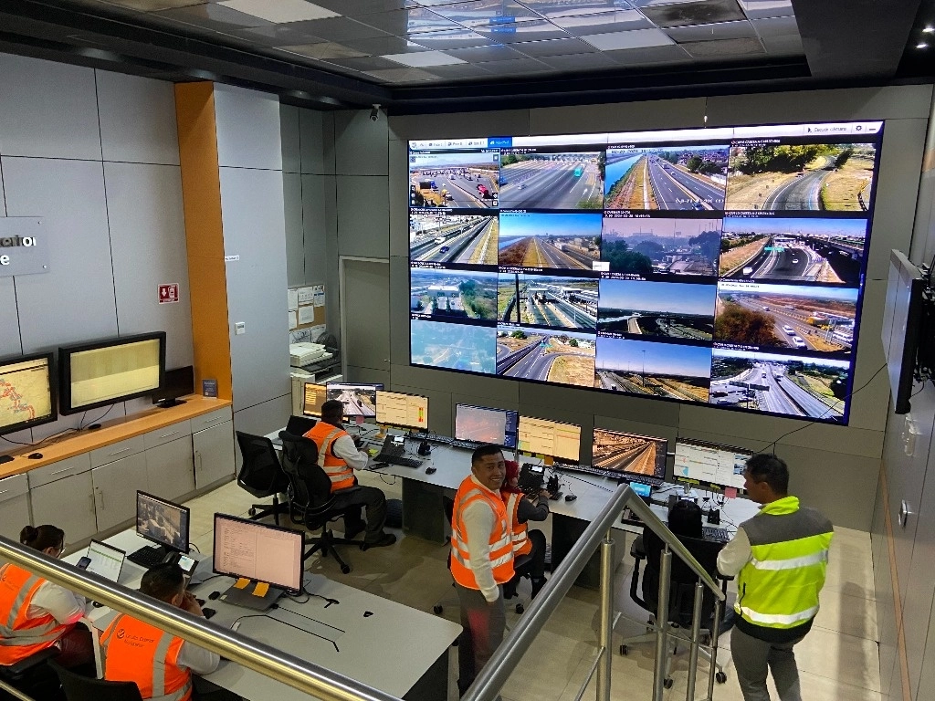 Las cámaras que están siendo instaladas y que estarán en operación a partir del próximo 31 de marzo, tienen la característica de ser PTZ con visión de 360 grados, en el Estado de México, el 20 de febrero de 2024. Foto Javier Salinas Cesáreo