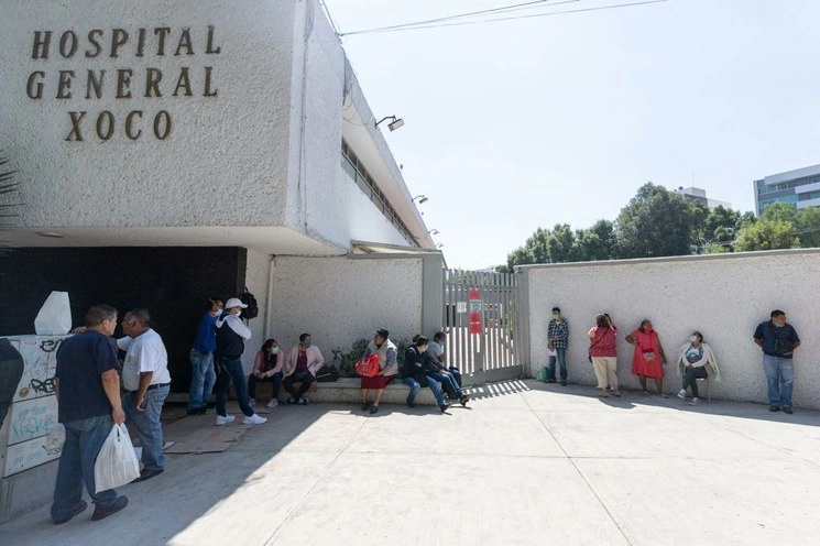 El gobierno capitalino instalará carpas afuera de los hospitales para atender a familiares de pacientes con Covid-19. Foto Pablo Ramos