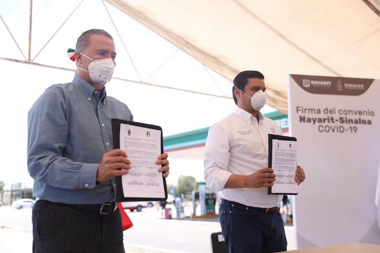 Los gobernadores de Sinaloa y Nayarit en la firma del convenio para realizar revisiones médicas entre sus estados. Foto tomada del Facebook de Quirino Ordaz Coppel