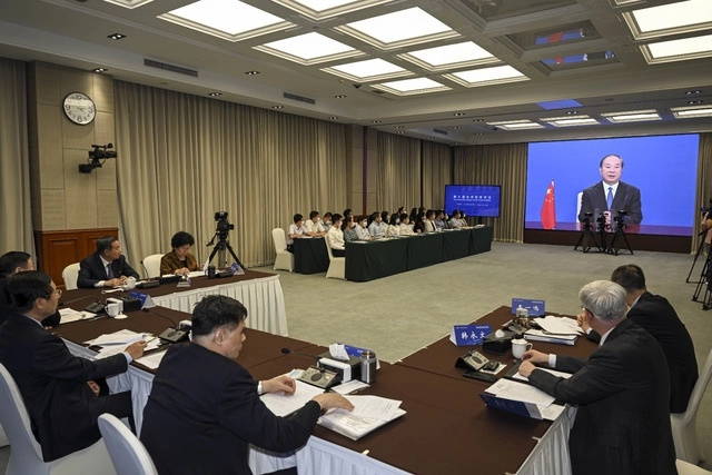 Huang instó a realizar esfuerzos para consolidar el fundamento de la solidaridad, persistir en
el concepto de seguridad común, integral, cooperativa y sostenible. Foto Xinhua