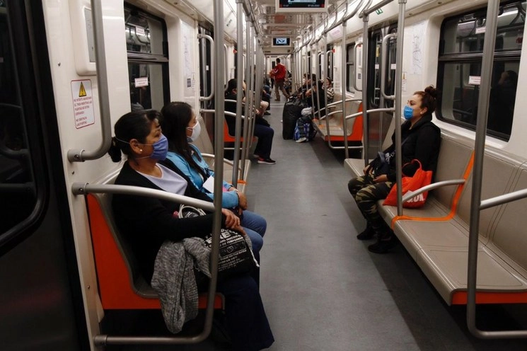 El Metro de la Ciudad de México está catalogado como zona de alto riesgo de contagio por Covid-19. Foto Cristina Rodríguez