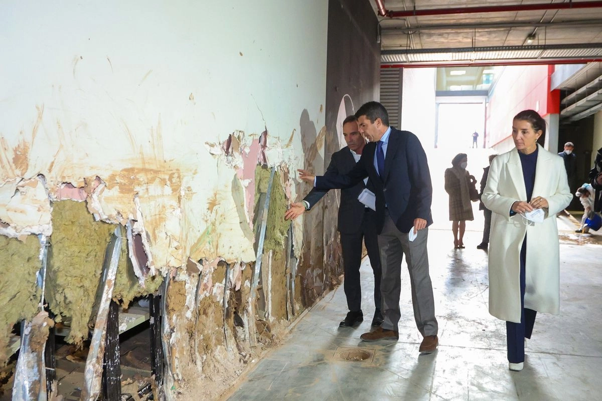 Traslado de obras de arte del Archivo de la Generalitat situado en Riba-roja del Túria (Valencia), a una nave segura y su posterior devolución a su localización original para su protección tras los efectos de la dana.  