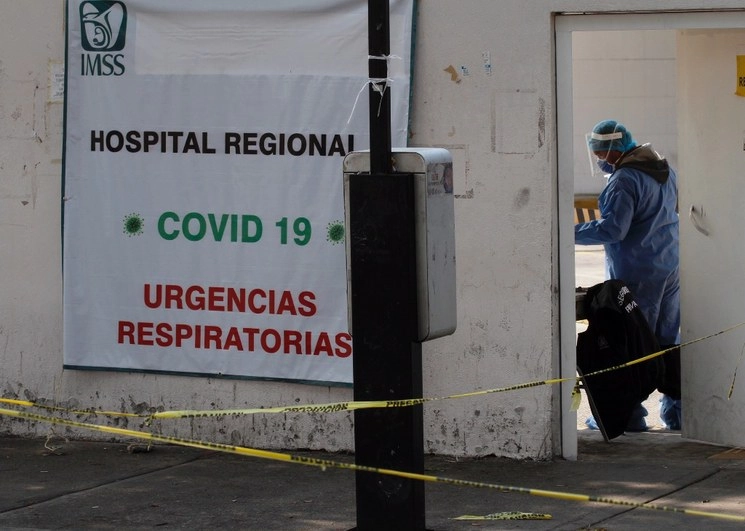Acceso principal del Hospital General no. 2 Dr. Guillermo Fajardo Ortiz del IMSS, donde se atienden pacientes con Covid-19, al sur de la Ciudad de México. Foto Cristina Rodríguez