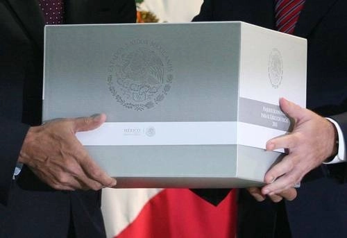 En imagen de archivo, Paquete económico es entregado en Palacio Legislativo de San Lázaro. Foto Guillermo Sologuren