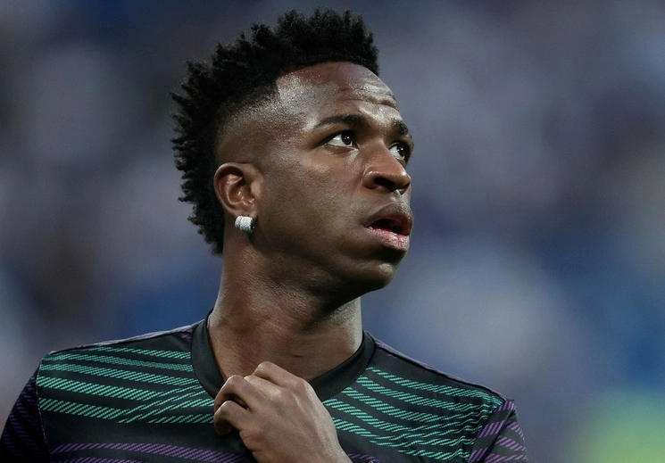 Los insultos racistas contra el jugador de Real Madrid, Vinicius Junior, se convirtió en un asunto de Estado en su país natal, Brasil, donde el gobierno del presidente Lula da Silva reclamó a las autoridades españolas través de la embajada y del Ministerio de Justicia una actuación contundente contra  responsables. Foto Afp / Archivo