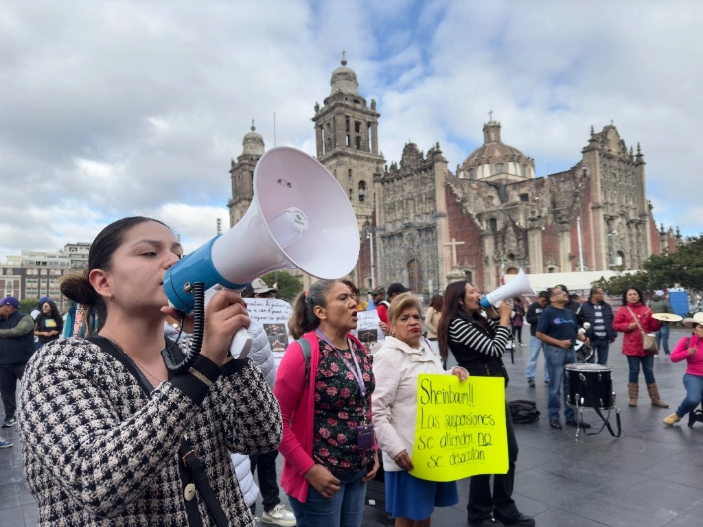 Protesta de trabajadores del Poder Judicial de la Federación frente a Palacio Nacional, el 22 de octubre de 2024. Foto Roberto García Ortiz