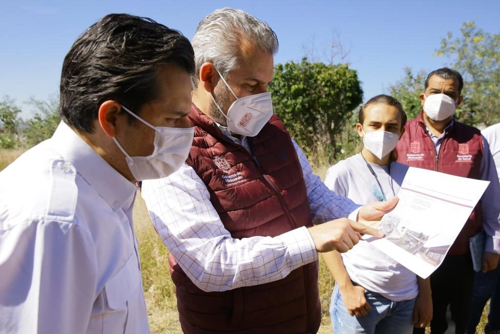 El gobernador Alfredo Ramírez Bedolla y el director general del IMSS, Zoé Robledo, acordaron integrar un equipo técnico institucional para avanzar en la descentralización de las oficinas del IMSS a Morelia. Foto tomada de la cuenta de Twitter @GobMichoacan