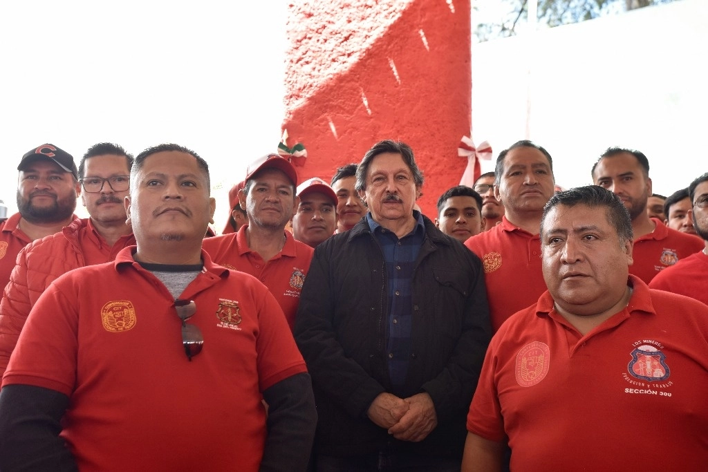 El diputado de Morena resaltó que el camino por delante no es fácil, cuando existen “pseudo organizaciones sindicales que lo único que buscan es poder político sin beneficio a las bases de trabajadores, pero estamos convencidos de que con constancia y la firmeza de nuestras convicciones, podemos lograr lo que nos proponemos”. Foto Germán Canseco/ La Jornada/ Archivo 
