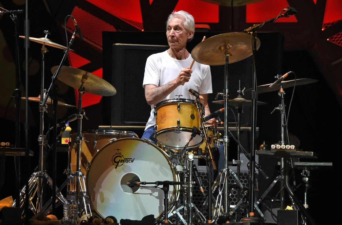 Charlie Watts falleció en Londres, Inglaterra; fue integrante de Los Rolling Stones desde 1963. La imagen, durante un concierto en el estadio Centenario de Montevideo, el 16 de febrero de 2016. Foto Afp