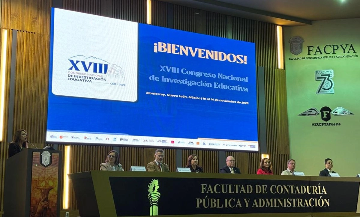 Durante la ceremonia de inauguración en el auditorio Gumersindo Cantú de la Facultad de Contaduría Pública y Asministracion de la UANL. 