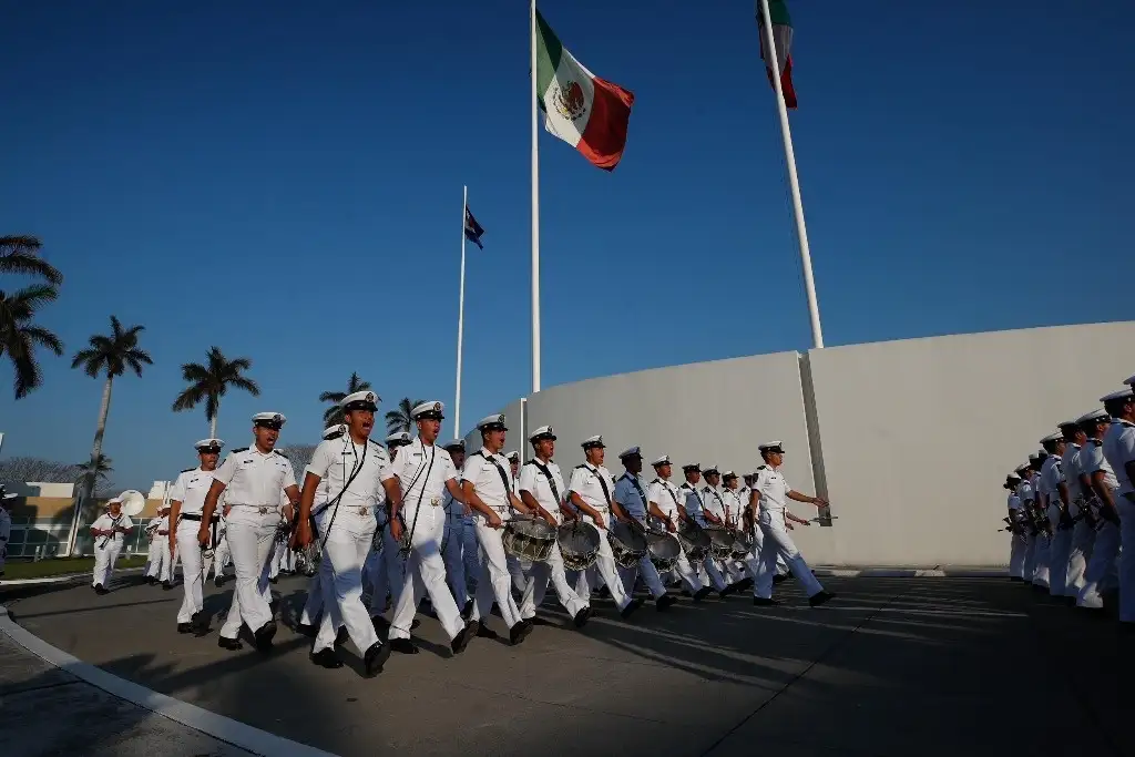 Algunos cadetes reconocen el esfuerzo de estar lejos de la familia. Foto Cristina Rodríguez




