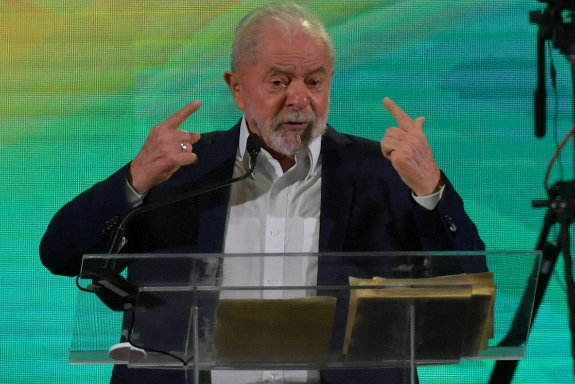 El expresidente brasileño Luiz Inácio Lula da Silva pronuncia un discurso durante el lanzamiento de su campaña para las elecciones presidenciales de octubre de Brasil, el 7 de mayo de 2022. Foto Afp