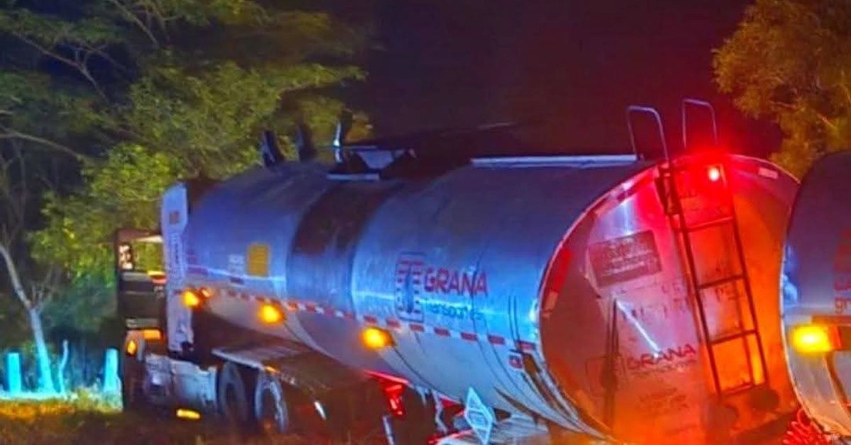 Derivado del enfrentamiento la pipa presentó fuga de combustible, por lo que la carretera fue cerrada a la circulación por algunas horas, debido al riesgo que representaba para los conductores que transitaban por la zona.