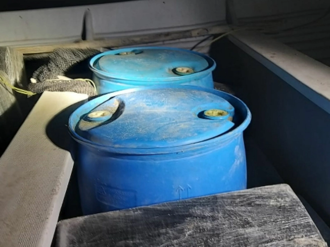 Personal de tierra de la Secretaría de Marina (Semar) aseguró las embarcaciones. Foto cortesía Semar