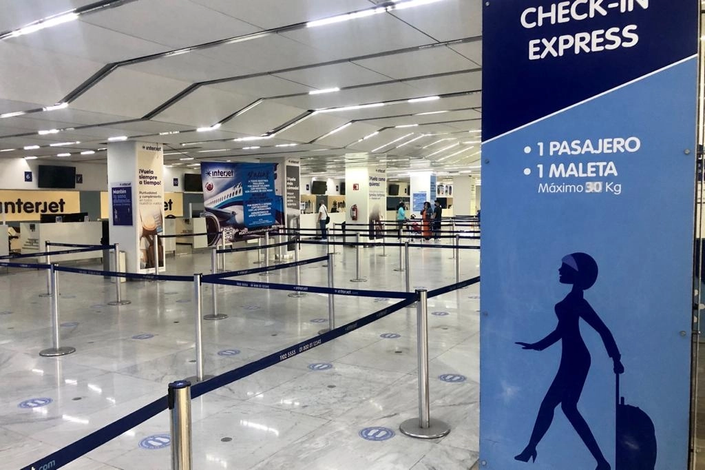 El módulo de Interjet, en la Terminal 1 del Aeropuerto Internacional de la Ciudad de México. La línea aérea no dio servicio a ningún pasajero debido a la cancelación de vuelos, el 29 de noviembre de 2020. Fotos: Luis Castillo