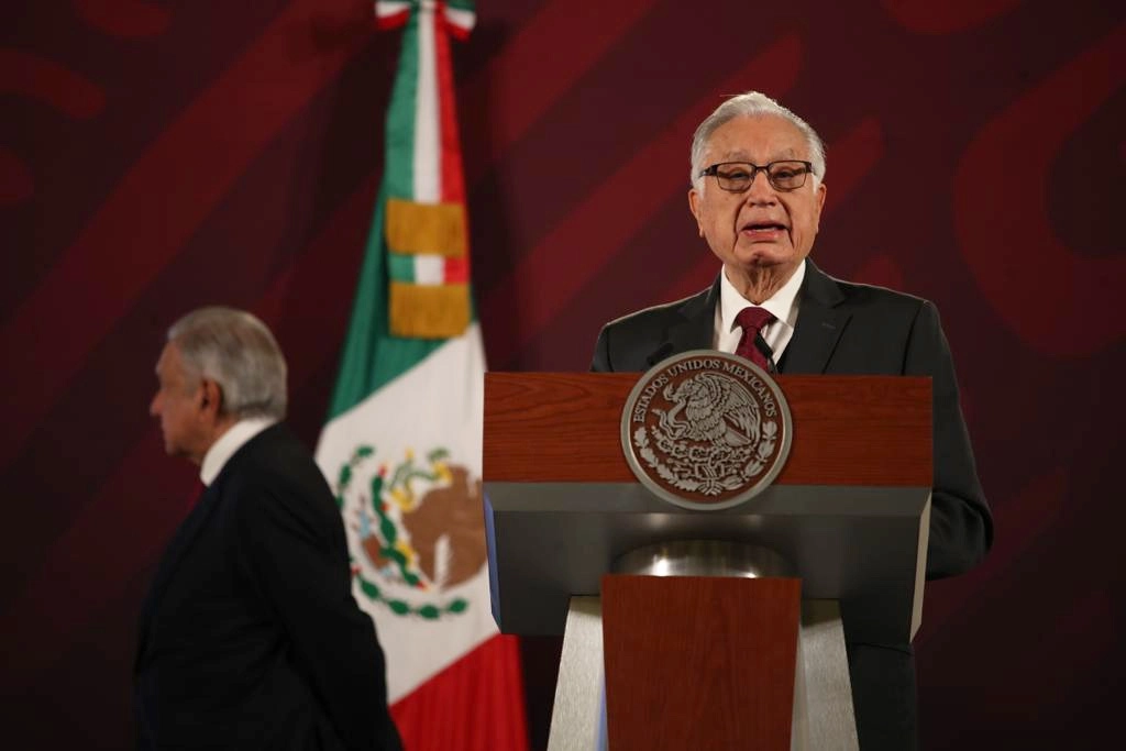 El titular de la Comisión Federal de Electricidad, Manuel Bartlett Díaz, durante la conferencia presidencial matutina en Palacio Nacional, en la Ciudad de México, el 15 de febrero de 2023. Foto Yazmín Ortega Cortés