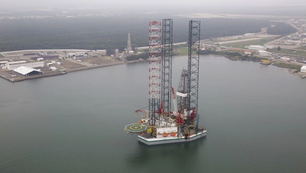 Los trabajadores del sector del petróleo y el gas han sido evacuados de 41 de las 371 plataformas de producción tripuladas. Foto Cuartoscuro / Archivo