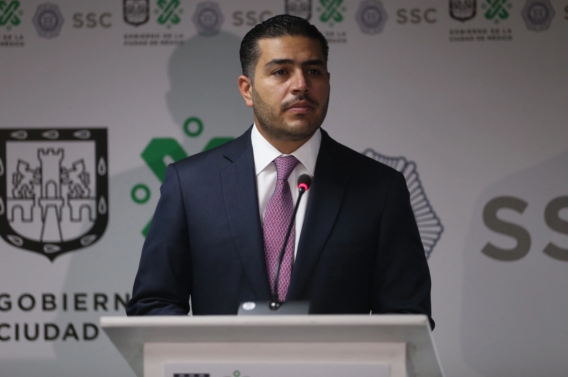 El jefe de la policía capitalina, Omar García Harfuch, ingresó a un hospital para ser intervenido quirúrgicamente para que le sean retiradas esquirlas de bala. Foto Yazmín Ortega Cortés / Archivo