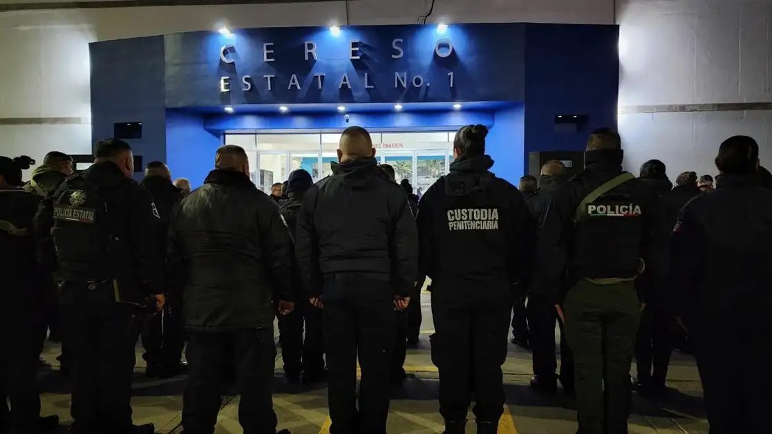Policías al ingresar al Cereso. Foto cortesía SSPE