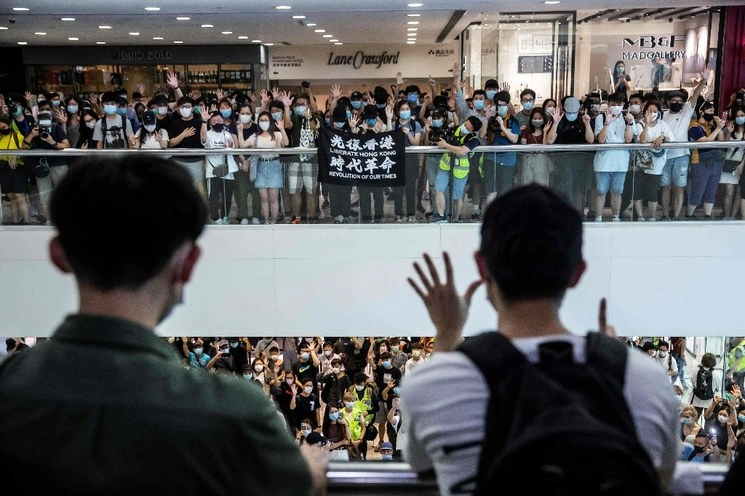 
Manifestantes a favor de la democracia protestan pidiendo la independencia de la ciudad en Hong Kong el 10 de mayo de 2020. Foto Afp