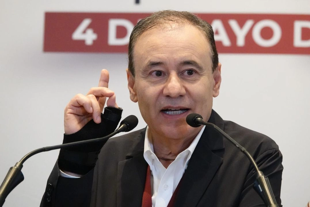 Se vale tener aspiraciones, se vale levantar la mano, lo que no se vale es pretender crecer en detrimento de un compañero, resaltó el gobernador de Sonora.