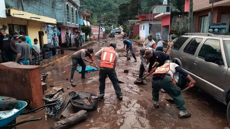 Distintas colonias y congregaciones de Xalapa resultaron afectadas debido a la tormenta tropical 'Marco'. Foto Twitter @SP_Veracruz
