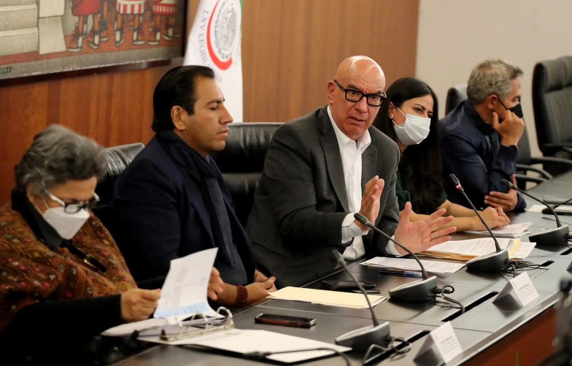 Algunos miembros de la Comisión especial para investigar la existencia de probables abusos de autoridad y violaciones al estado de derecho en Veracruz hablaron con la prensa el pasado martes. Foto Roberto García Ortiz