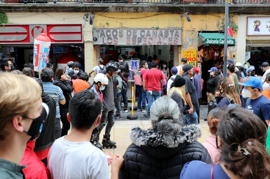 El consumo y las exportaciones llevan un mejor ritmo tras el primer choque de la pandemia, pero no ha sucedido lo mismo con la inversión, la cual lleva un rezago del siete por ciento anual, dijo Alberto González Pandiella. Foto Roberto García Ortiz / Archivo