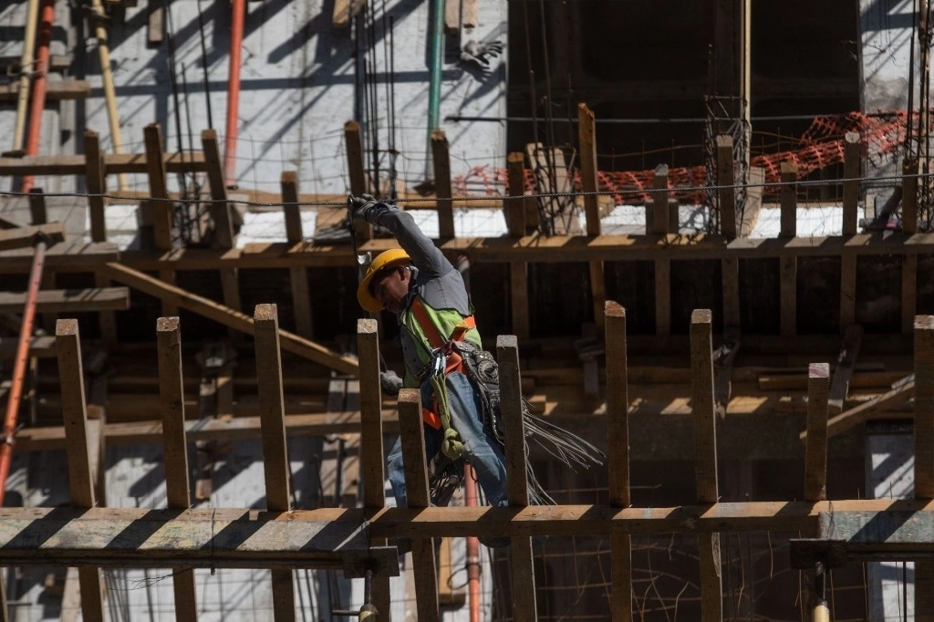 La construcción residencial cayó 2 por ciento en noviembre frente a octubre; mientras que con respecto al onceavo mes de 2023 avanzó 6.8 por ciento. Foto Cuartoscuro / archivo 