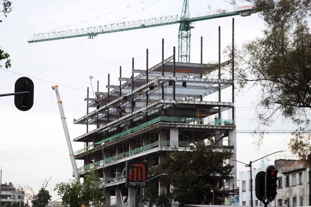 En octubre, la inversión fija bruta, integrada por los bienes utilizados en el proceso productivo de México, retomó su crecimiento que interrumpió en septiembre, informó el Inegi. Foto Roberto García Rivas / Archivo

