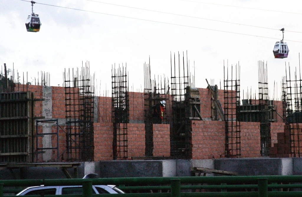 A tasa anual, la inversión en construcción creció 47.4%, impulsada por la no residencial cuyo avance fue del 96.2%. Foto Roberto García