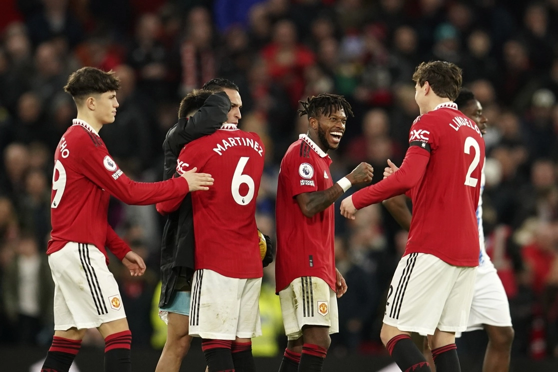 Unos inversores cataríes se habrían puesto en contacto con los propietarios del Manchester United, la familia estadunidense Glazer, con vistas a hacer una oferta para la compra total o parcial del club, afirmaron algunos medios de comunicación ingleses. Foto Ap / Archivo
