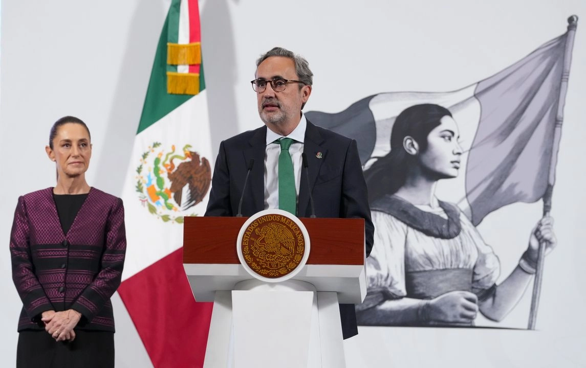 Oriol Bonaclocha, CEO de Heineken, durante la conferencia presidencial matutina en Palacio Nacional, en la Ciudad de México, el 11 de junio de 2025. Foto 