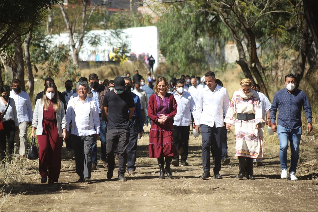 Más de 700 millones de pesos invertirá la Sedatu para la construcción del nuevo Archivo Agrario Nacional, mismo que se planea iniciar en próximos meses en la ciudad de Oaxaca, anunció el gobernador Alejandro Murat Hinojosa. Foto Jorge A. Pérez Alfonso