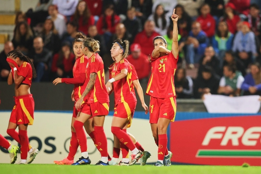 La UEFA prometió una inversión de mil millones de euros para el desarrollo del fútbol femenino hasta 2030. Foto @SEFutbolFem