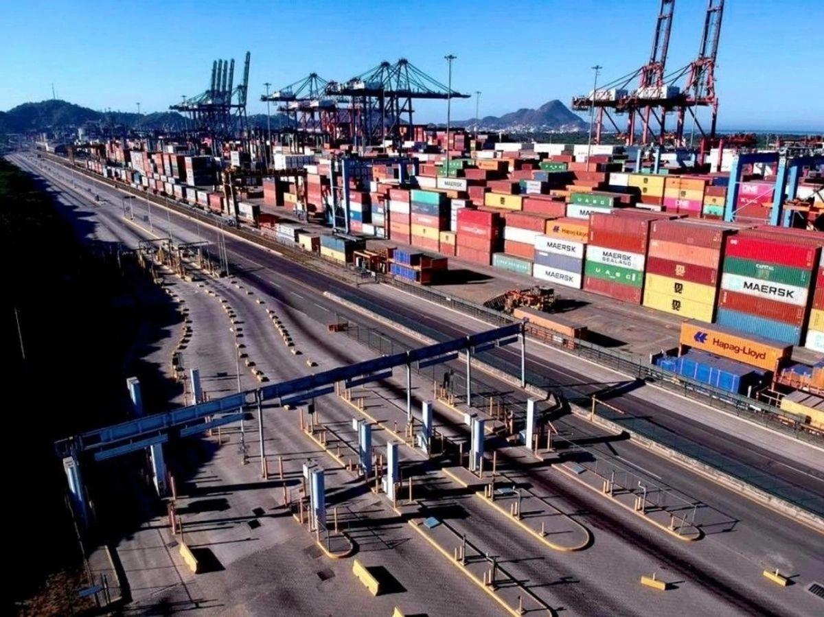 Contenedores en el puerto de Manzanillo, Colima, en imagen de archivo. Foto