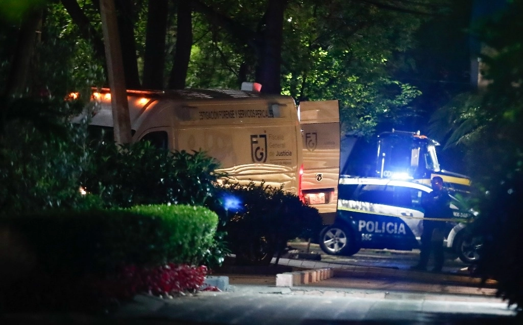 Una persona de unos 50 años, aproximadamente, fue ejecutada cuando iba bajando de su camioneta blindada por desconocidos en calle Goldsmith y Dickens en la colonia Polanco, este 12 de septiembre del 2024. La Jornada/Víctor Camacho