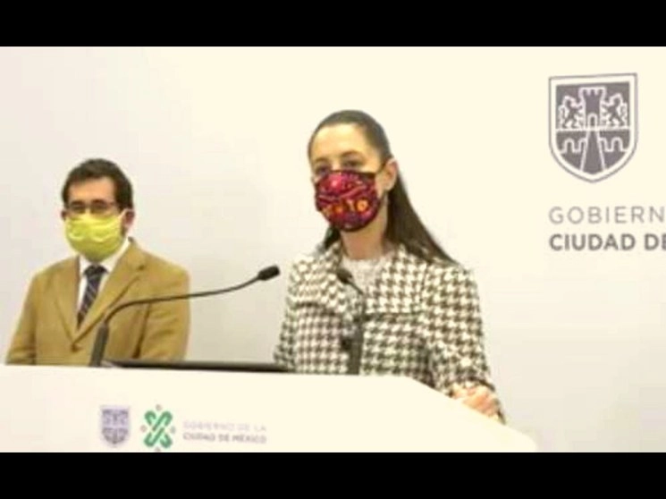 La jefa de Gobierno, Claudia Sheinbaum, en la videoconferencia de prensa en la que informó de las indagatorias. Atrás, la acompaña César Cravioto, comisionado para la Reconstrucción. Foto ‘La Jornada’