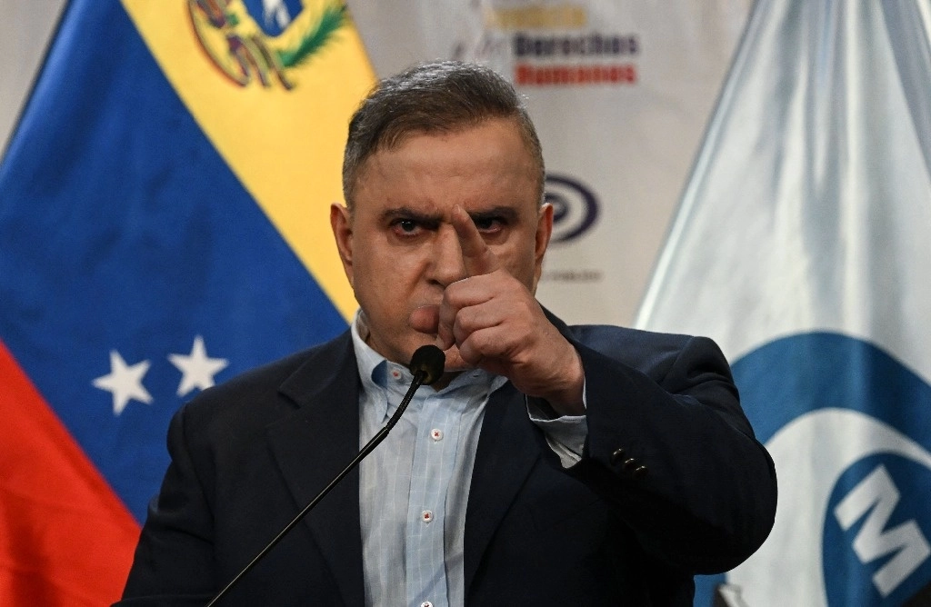 Taerk Saab, fiscal general de Venezuela informó que los funcionarios detenidos podrían enfrentar cargos por traición a la patria. Foto Afp

