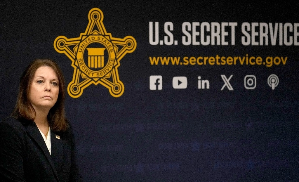 La directora del Servicio Secreto, Kimberly Cheatle, asiste a una conferencia de prensa en Chicago. Foto Ap
