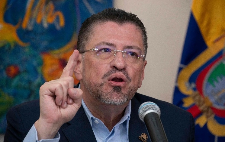 El presidente de Costa Rica, Rodrigo Chaves, habla durante una conferencia de prensa. Foto Afp / Archivo