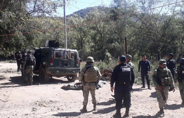 Los agentes recorrieron comunidades de Zirándaro donde se reportaron las balaceras. Foto La Jornada