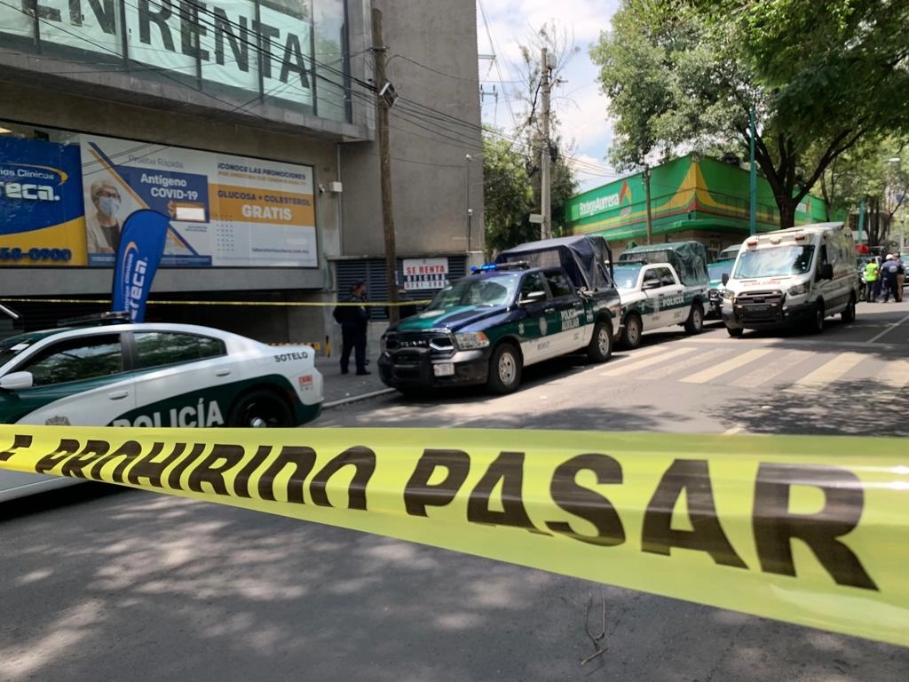 El cuerpo de una mujer fue encontrado entre la calzada de Legaria y Calle 1, en la colonia Deportivo Pensil, en la alcaldía Miguel Hidalgo, en la Ciudad de México, el 12 de agosto de 2022. Foto Alfredo Domínguez