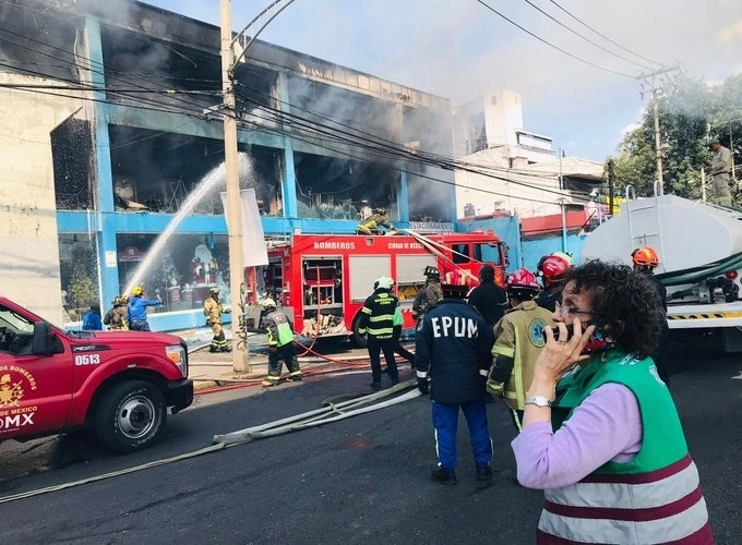Al menos cien personas fueron evacuadas de la zona. Foto La Jornada