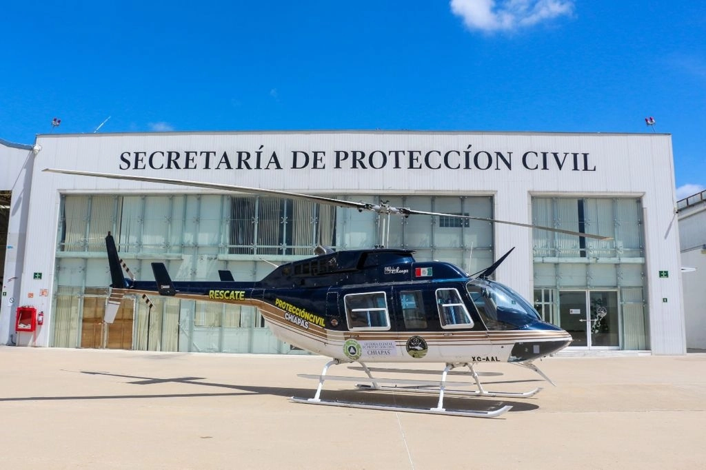El gobierno de Chiapas emitió “un extrañamiento fuerte para el personal del IMSS que se aprovechó de ir a bordo de una aeronave oficial para realizar imágenes recreativas y difundirlas en sus redes sociales personales”. Foto tomada del Twitter de @pcivilchiapas