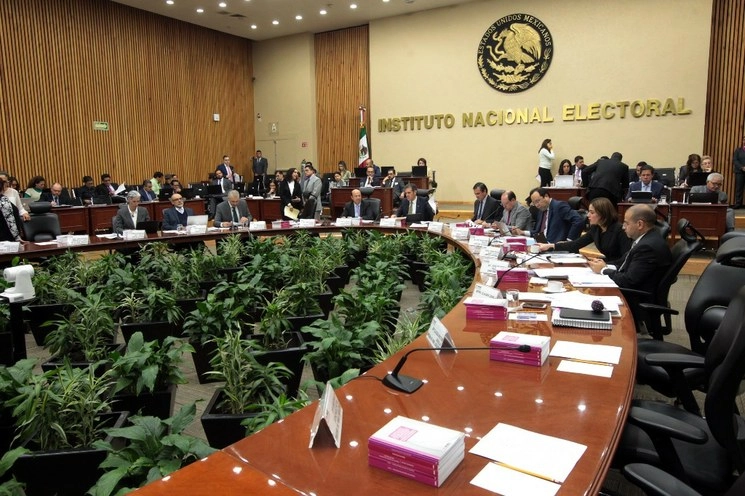 Sesión en el INE. Foto Jesús Villaseca / archivo 