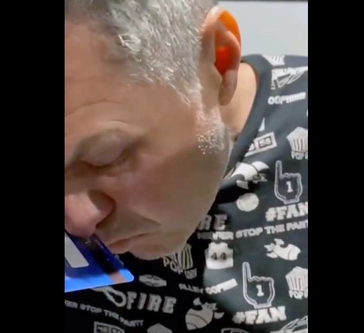 En redes sociales circuló un video donde se observa al titular de PC de Cuernavaca aparentemente inhalando cocaína. Foto La Jornada