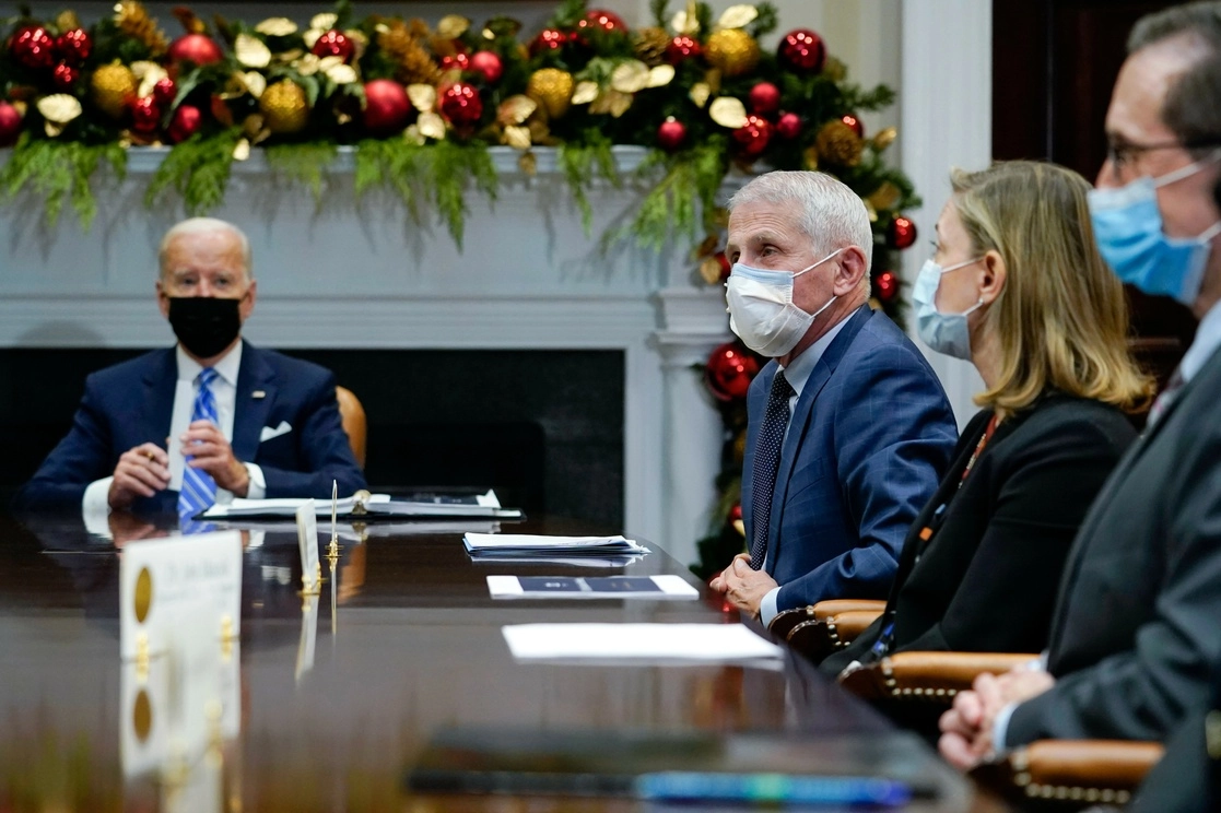 Joe Biden, presidente de EU y Anthony Fauci, experto en enfermedades infecciosas. Foto Ap 
