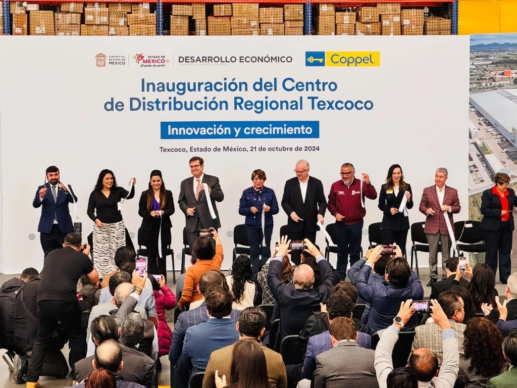 Por su parte, la gobernadora del Estado de México reiteró el compromiso que tiene su gobierno con la iniciativa privada siempre y cuando se demuestre que ésta genera empleos e invitó a la empresa a realizar inversiones no solo en Texcoco. Foto Julio César Romano Gutiérrez