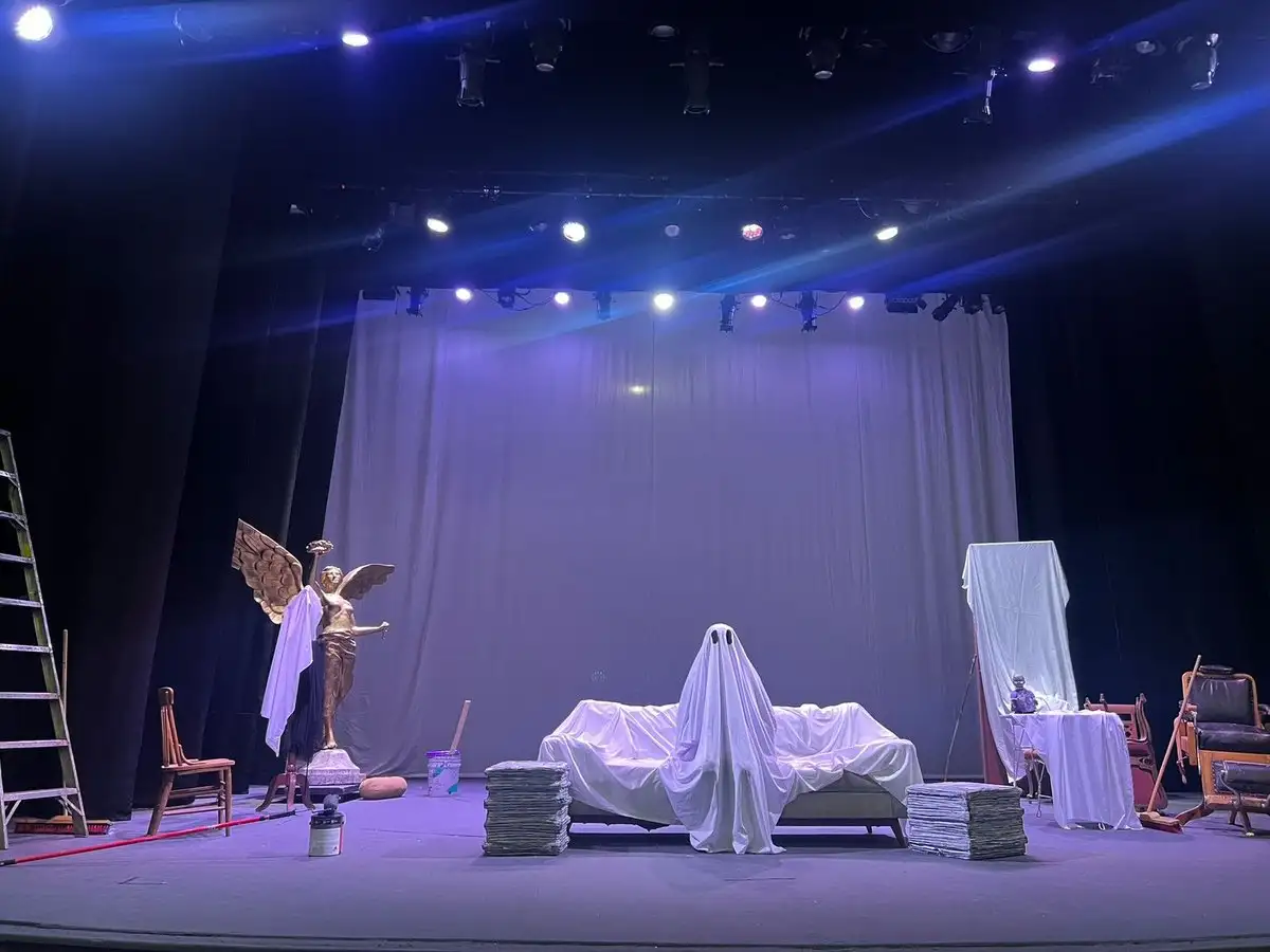Escenario de la conferencia teatral '¿Crees en fantasmas? Hablemos de fantasmas', que se presentará el 1º de noviembre a las 12 horas en el Teatro Xola Julio Prieto. Foto 
